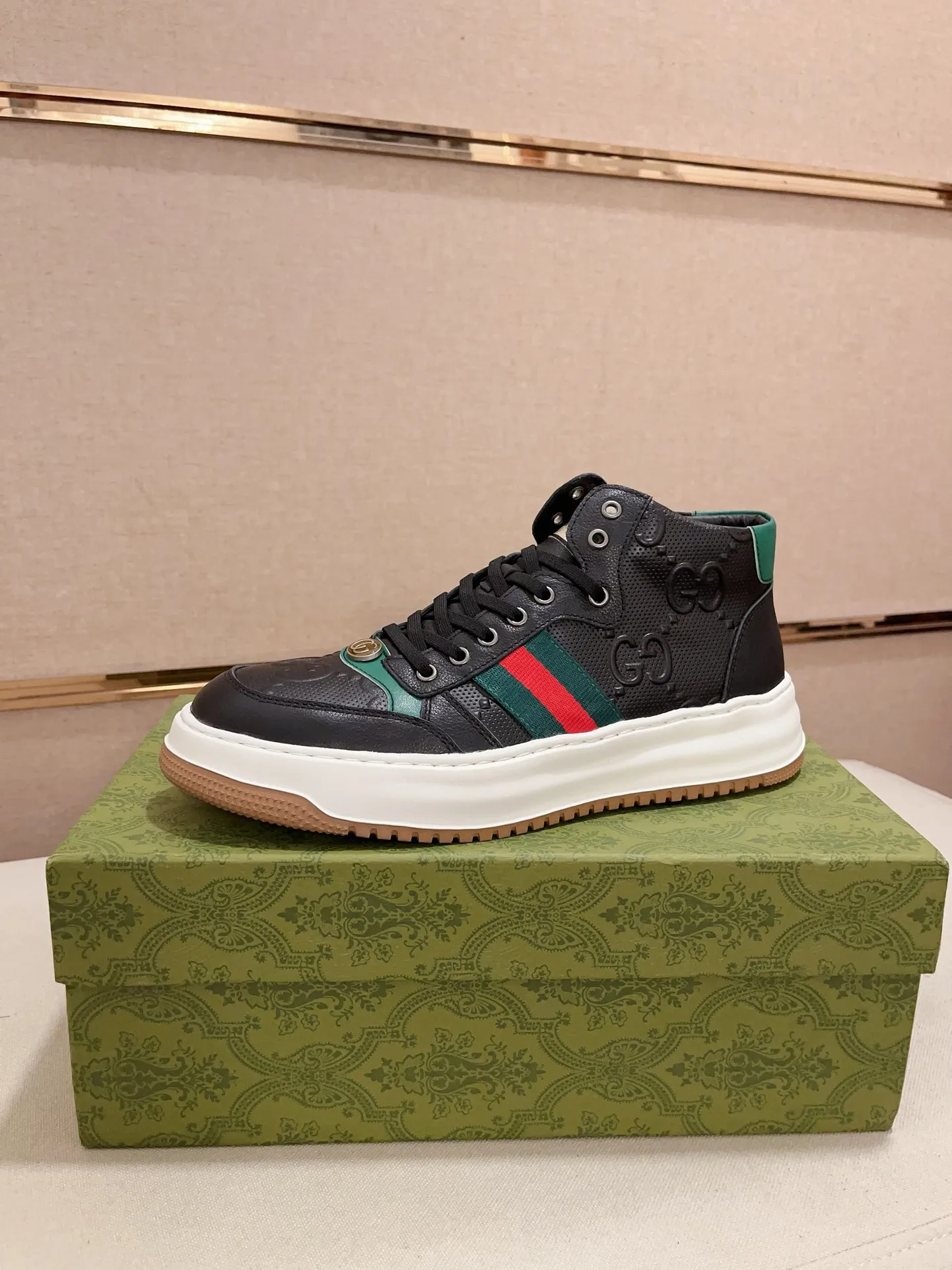 Men's clothing and shoes💰 520💰🇮🇹🇮🇹GUCCI (Gucci) top 🔍🔍 new models are on sale at the same time, the upper 🇮🇹 imported Italian first-layer cowhide, fully imported sheepskin lining 💪💪, completely 1⃣️compared 1⃣️Reproduction🇮🇹💪💪, ⚠Sole: The original sole is specially provided by the original factory, the exclusive movable molded sole is super comfortable, ⚠Original factory follow-up goods, 🔍🔍high quality, you can enter and leave the counter at will, welcome to compare⚠. Code number: 38-44 (45 is custom-made and cannot be returned or exchanged)